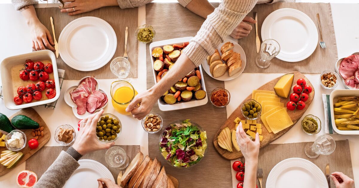 The Convivial Herbivore: How to Navigate Social Dining and Build Connection on a Plant-Based Journey