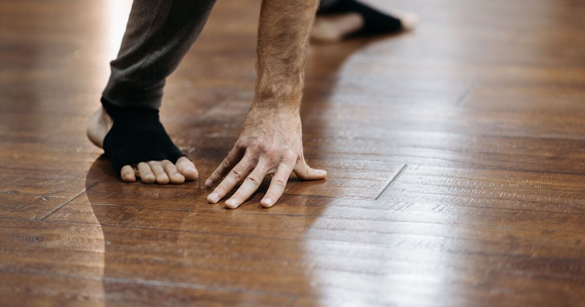 The Sensory Foundation: How Hyper-Cushioned Footwear Quietly Blinds Your Movement Architecture