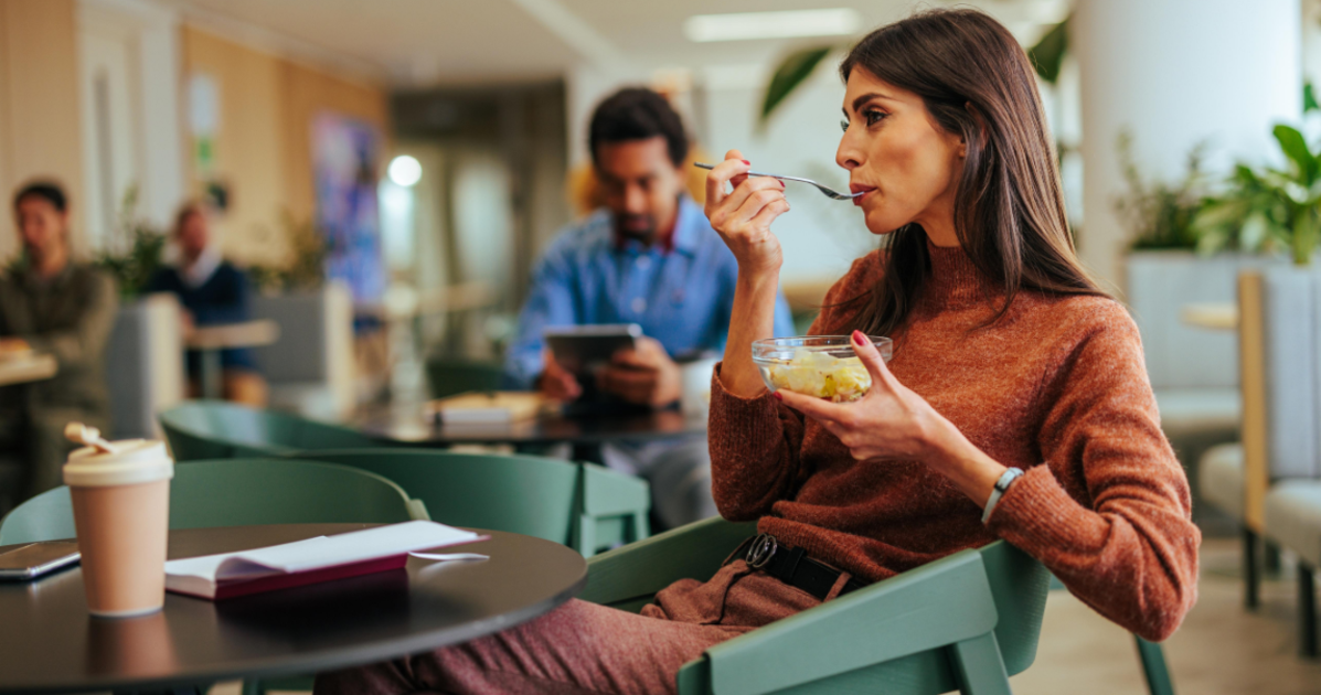Eating on the Go? Simple Digestive-Friendly Habits for Busy Lifestyles