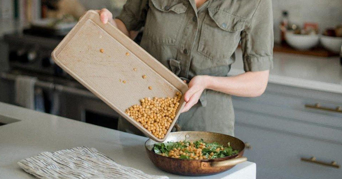 The Easy Sheet-Pan Chickpea Bowl: A Colorful, Nourishing Meal for Busy Days