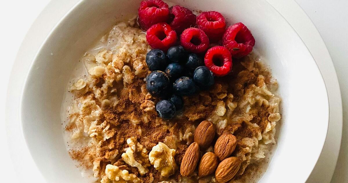 The Ultimate Make-Ahead Morning Fuel: 5-Minute Berry & Seed Overnight Oats