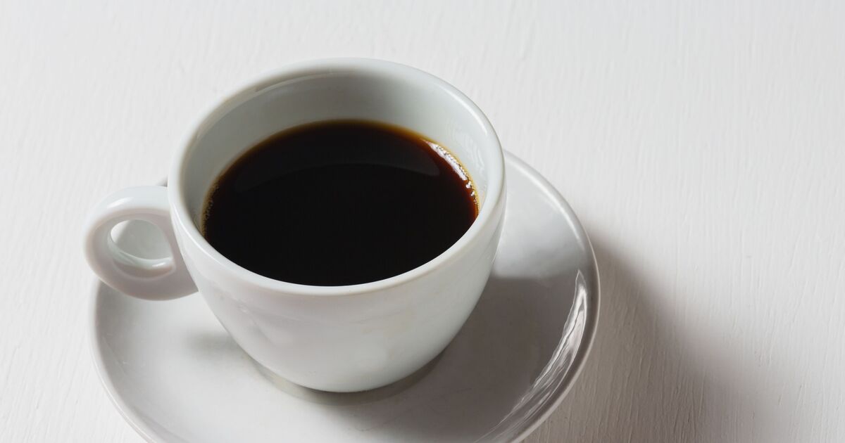 The Coffee Equilibrium: How Simple Mineral Timing Rescues Your Daily Energy and Cellular Hydration