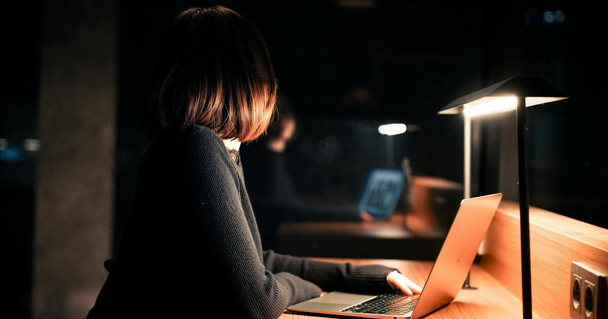 The Evening Reset: Why You Can’t "Turn Off" Your Work Brain (And How to Fix It)